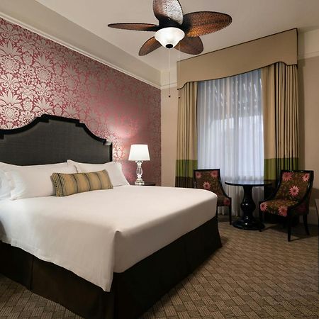 The Royal Hawaiian, A Luxury Collection Resort, Waikiki Honolulu Exterior photo