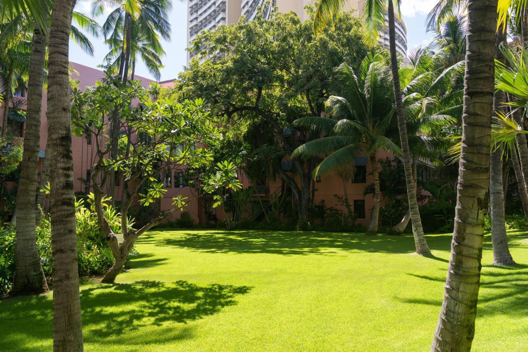The Royal Hawaiian, A Luxury Collection Resort, Waikiki Honolulu Exterior photo