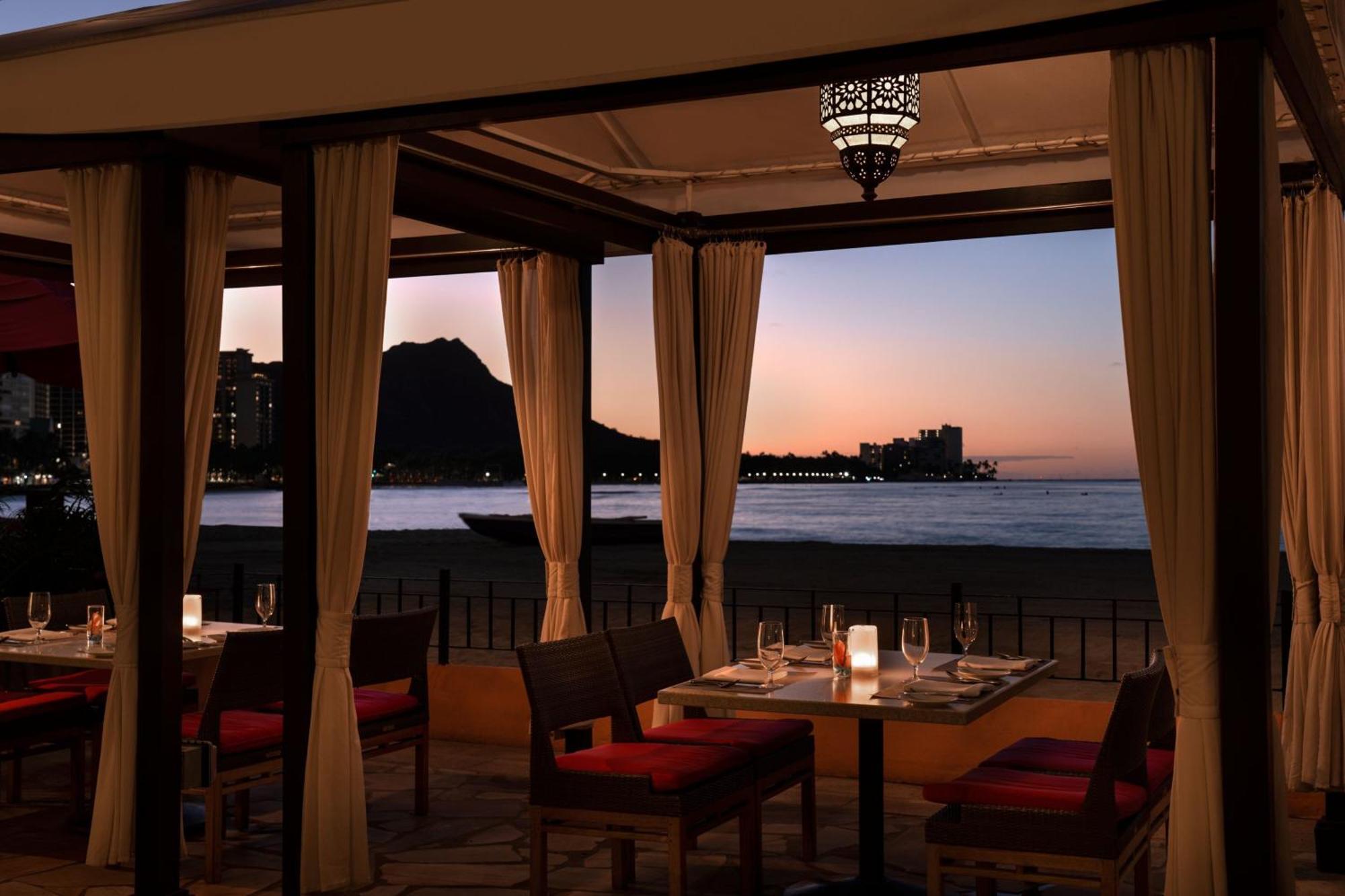 The Royal Hawaiian, A Luxury Collection Resort, Waikiki Honolulu Exterior photo