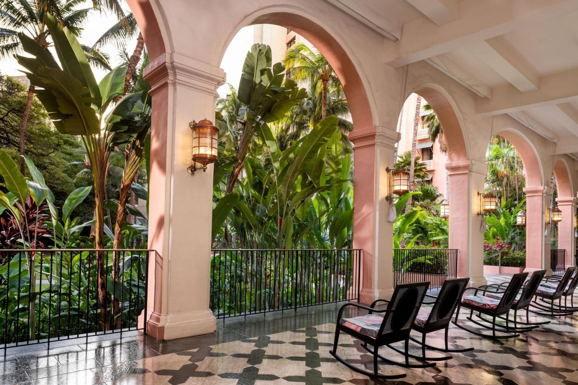 The Royal Hawaiian, A Luxury Collection Resort, Waikiki Honolulu Exterior photo
