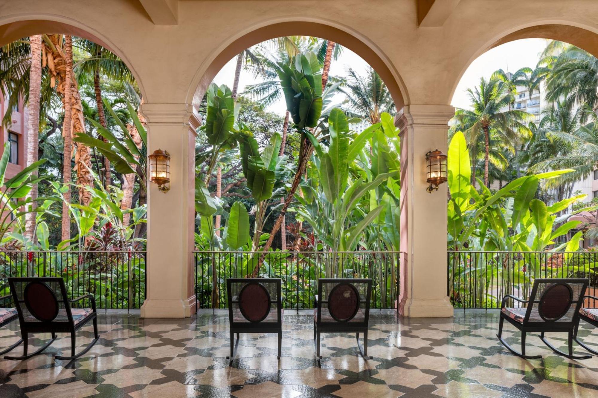 The Royal Hawaiian, A Luxury Collection Resort, Waikiki Honolulu Exterior photo