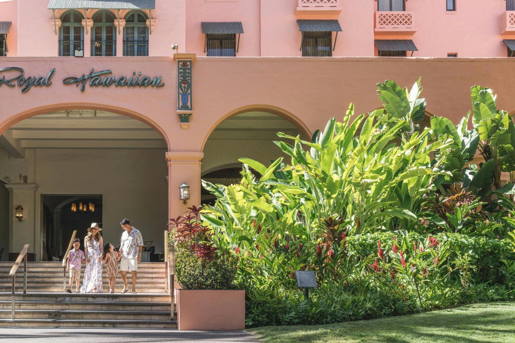The Royal Hawaiian, A Luxury Collection Resort, Waikiki Honolulu Exterior photo
