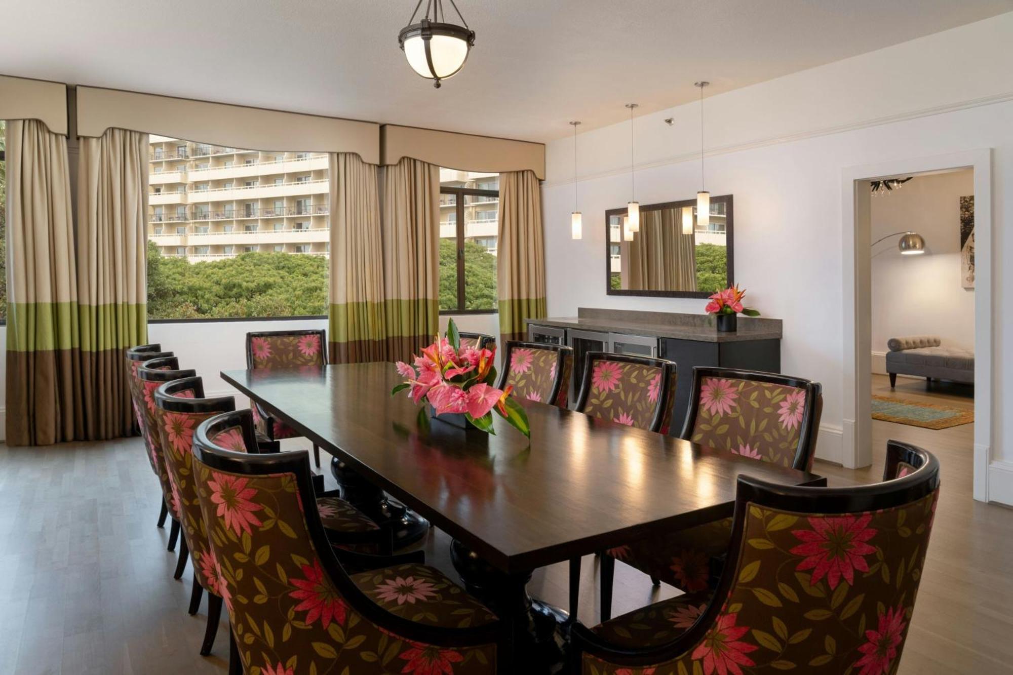 The Royal Hawaiian, A Luxury Collection Resort, Waikiki Honolulu Exterior photo
