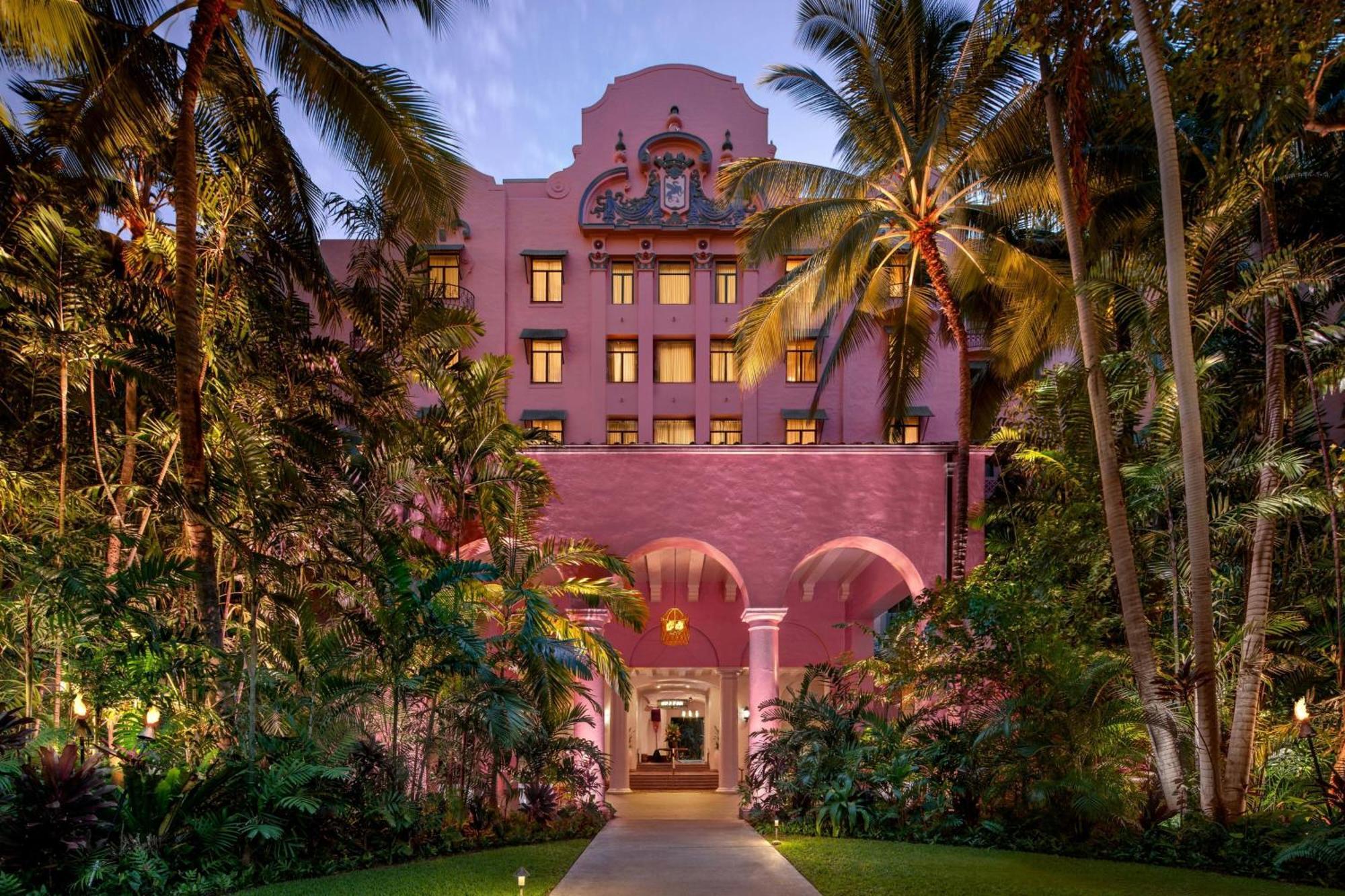 The Royal Hawaiian, A Luxury Collection Resort, Waikiki Honolulu Exterior photo